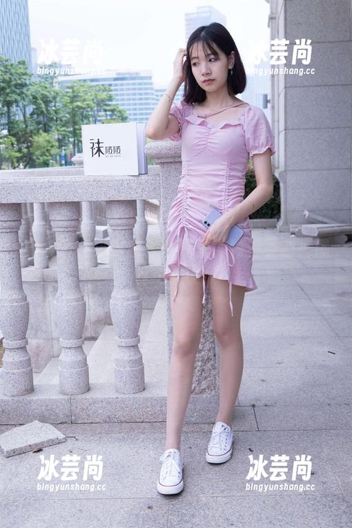 袜啵啵 - 小甜豆在私房里的独特姿态：黑丝是关键！