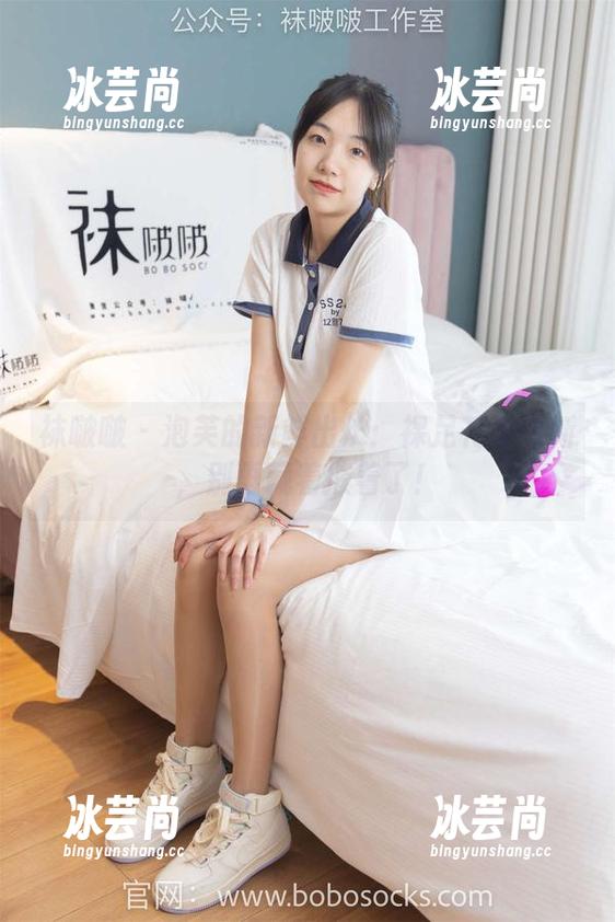 袜啵啵 - 泡芙的新鲜出炉：裸足花絮更新，别再藏着掖着了！