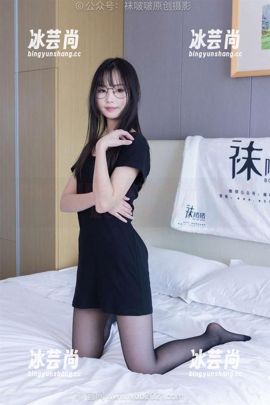 袜啵啵 - 熊熊白色棉袜作品——不小心踩脏也太可爱了吧