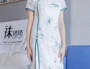 袜啵啵 – 小心被稚予的脚尖吸引走，咖啡丝作品可是福利不止于此！