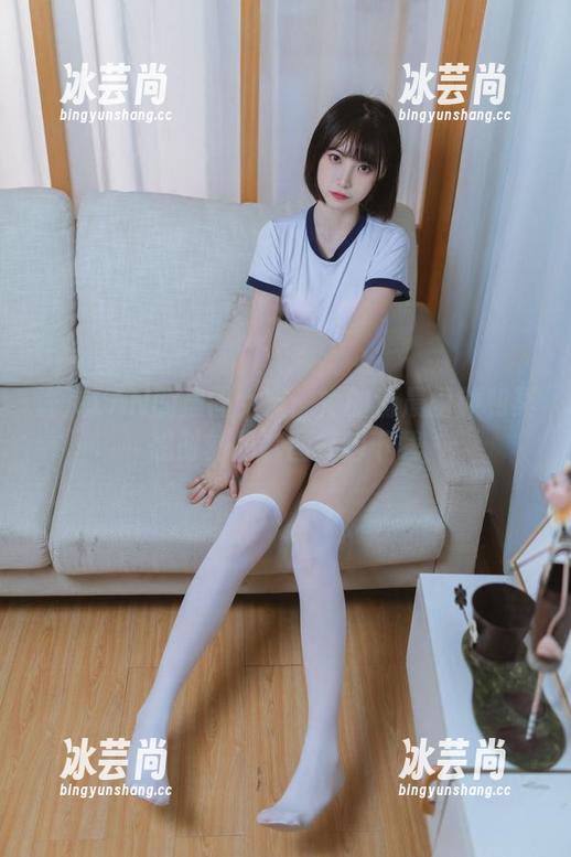 许岚LAN的晨间女友：她的清晨闹钟和冥想时刻的套图打包下载
