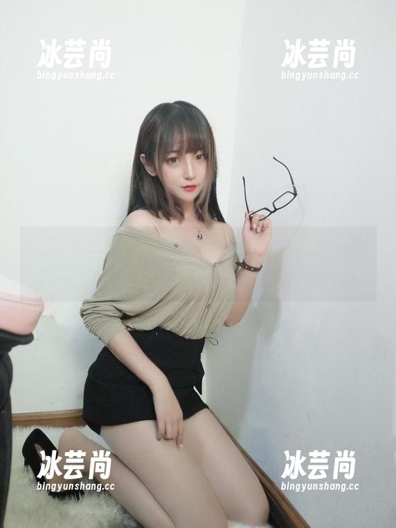 过期米线线喵的“秘书”合集：为何一言不发仍旧吸引目光