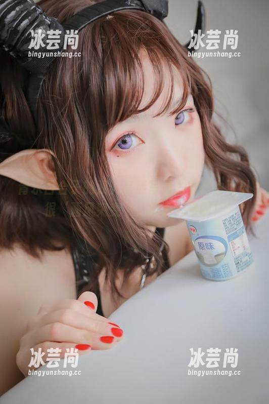 青水百合子的双人高清写真，友情也可以很‘画风突变’，前途无量啊！