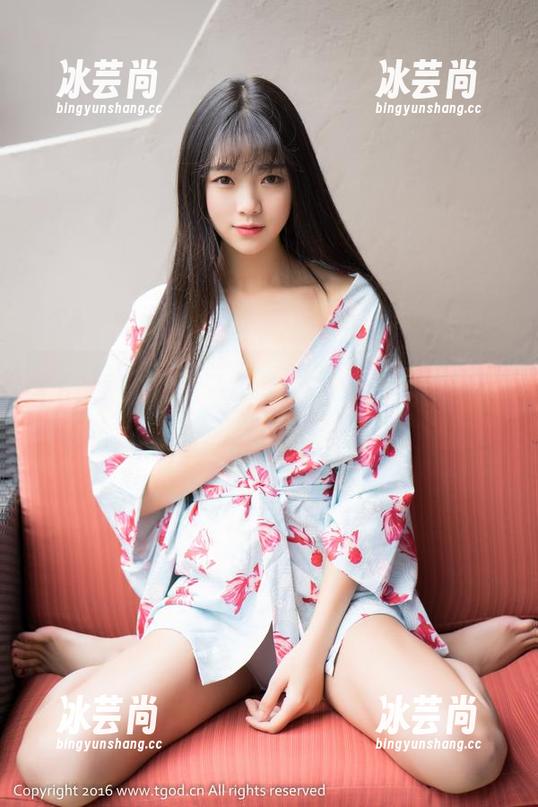 青豆客 - 高清版莫雅淇白裙，看得我心里痒痒，快来下载！