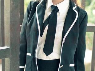 青豆客 – 陈嘉瑶AYomiabe的“定制”秘书写真：谁说工作不能有点儿乐趣？