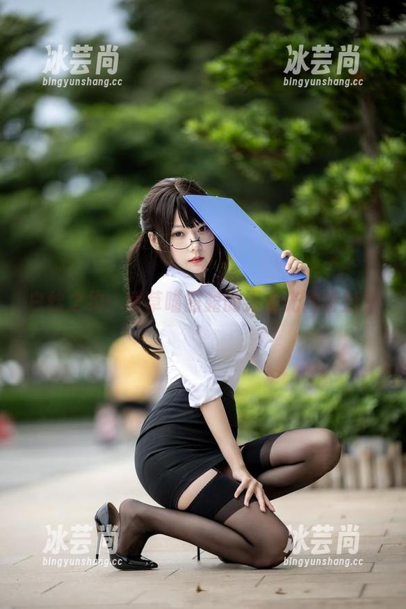 白丝之约：香草喵露露的无圣光独特魅影
