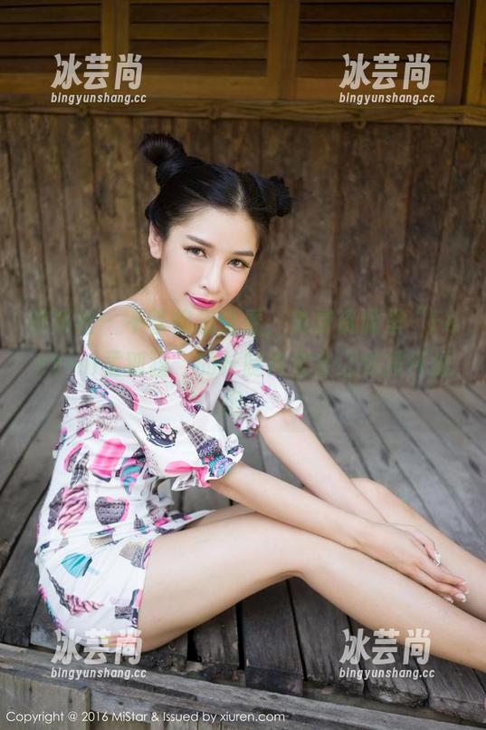 魅妍社 - 不管你怎么看，免费资源里“FoxYini孟狐狸”的长腿肯定会让你投怀送抱。