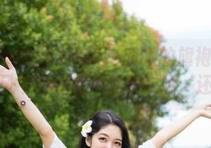 魅妍社 – 鲍妮boonie和她的旗袍写真合集，风中飘扬的不仅是衣服，还有….