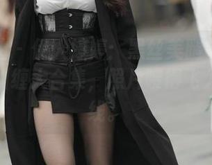 魔镜街拍 – 伊人婷婷：黑丝美腿与白色连衣裙的纠缠大合集，照片嗖得飞入我的视线。