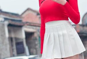 魔镜街拍 – 芝芝的蓝色泳衣合集：水上小妖精的奇幻冒险