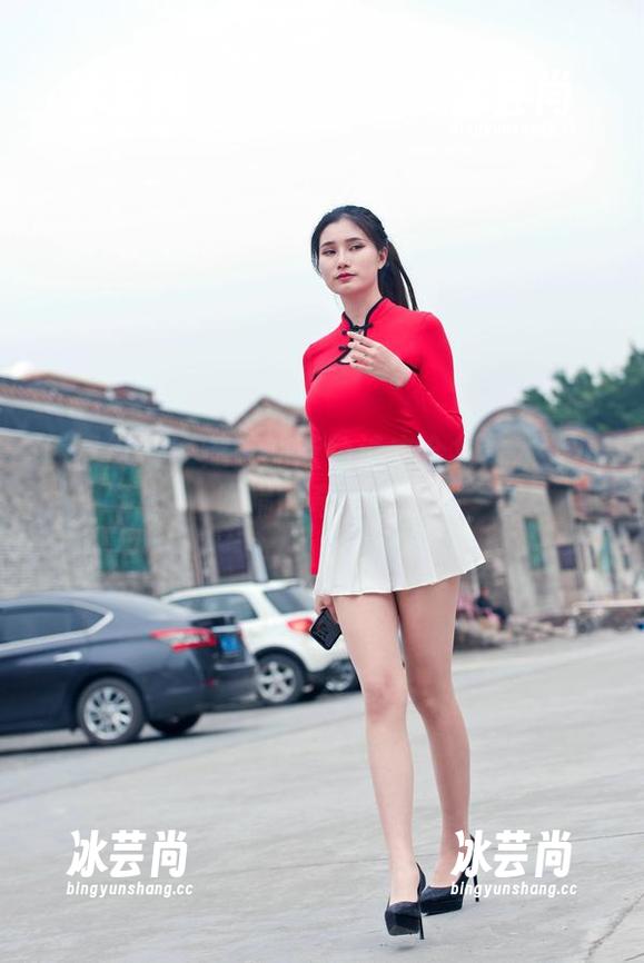 魔镜街拍 - 芝芝的蓝色泳衣合集：水上小妖精的奇幻冒险