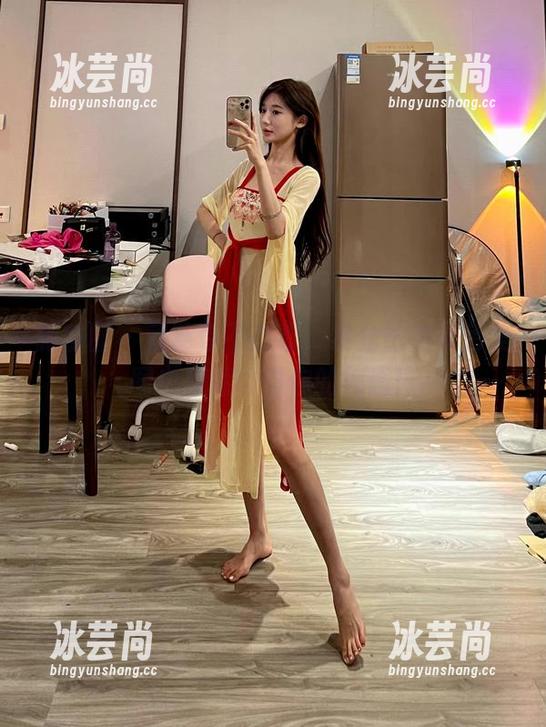 微密圈 - 就算你不想看，黎允熙的姿色美图也默默吸引你的视线！